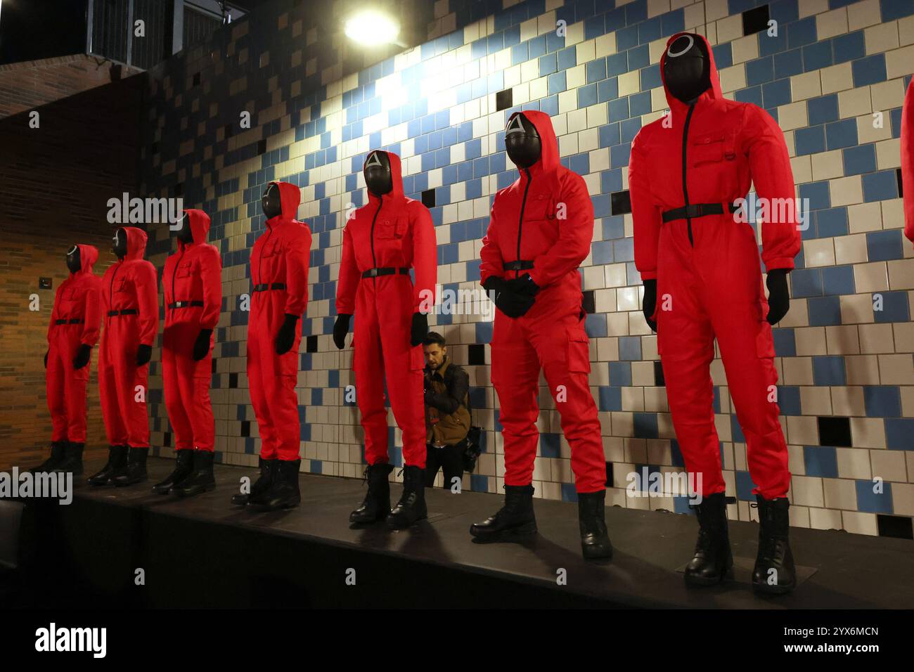 Los Angeles, États-Unis. 13 décembre 2024. Atmosphere assiste au Los Angeles Premiere & Fan Event pour la saison 2 de Netflix « Squid Game » au Los Angeles City College le 12 décembre 2024 à Los Angeles, Californie. Photo : Crash/imageSPACE crédit : Imagespace/Alamy Live News Banque D'Images