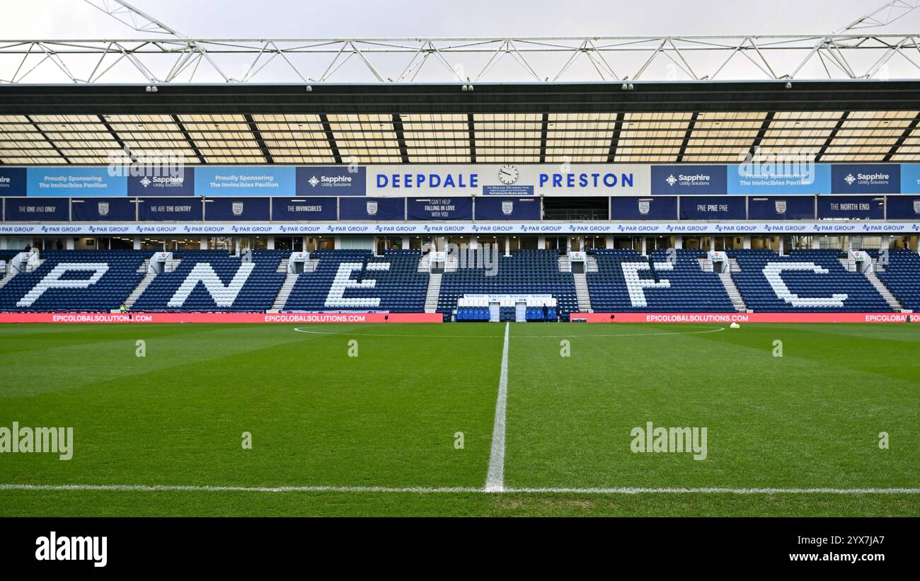 Deepdale, Preston, Royaume-Uni. 14 décembre 2024. EFL Championship Football, Preston North End contre Leeds United ; vue des zones techniques de l'équipe crédit : action plus Sports/Alamy Live News Banque D'Images