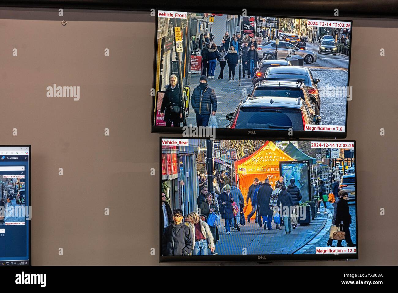 Brentwood Essex 14th Dec 2024 répression du crime de Noël par la police d'Essex en utilisant des fourgonnettes de reconnaissance faciale en direct (LFR) sur la rue High, Brentwood Essex crédit : Ian Davidson / Alamy Live News Banque D'Images