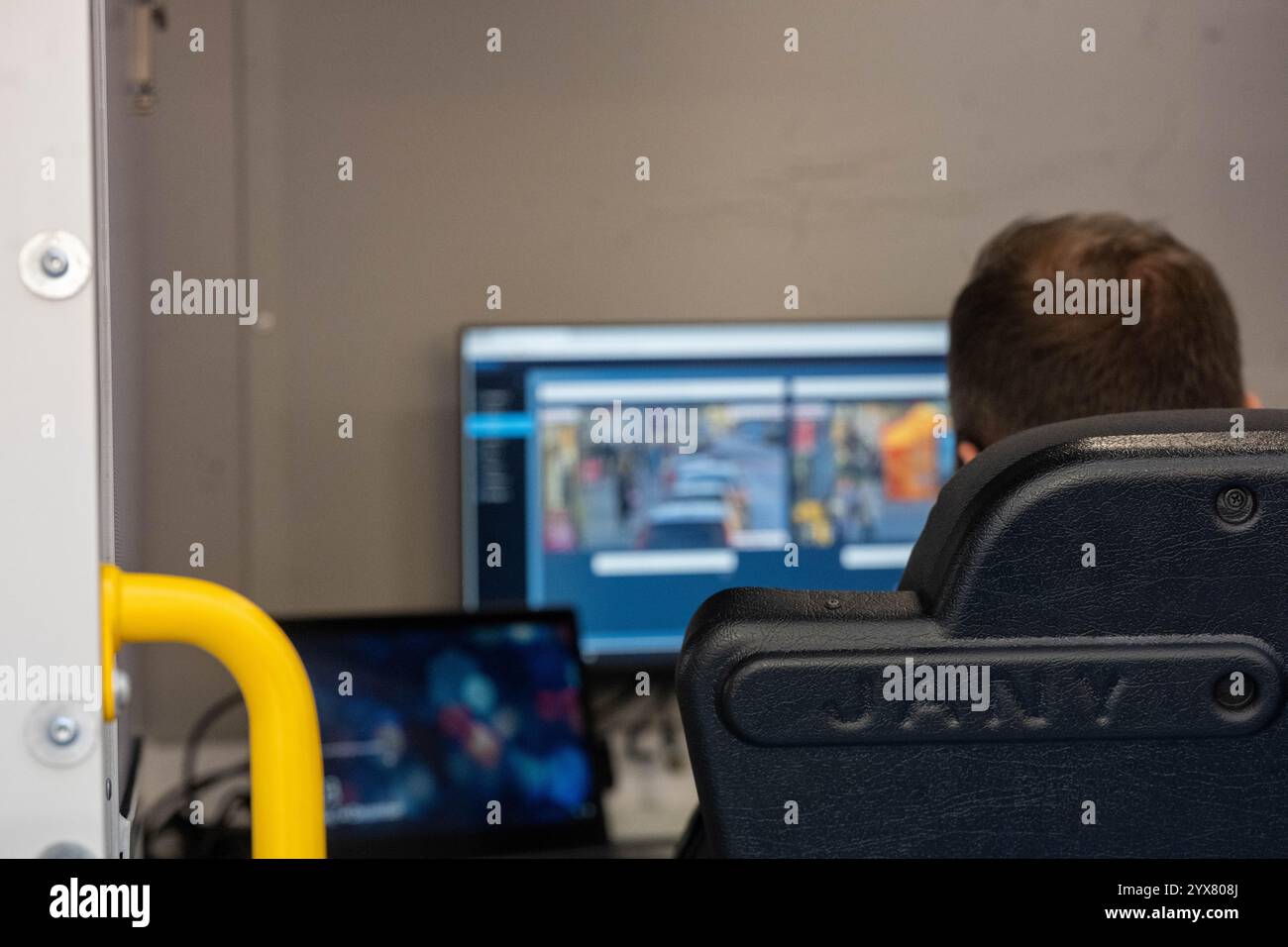 Brentwood Essex 14th Dec 2024 répression du crime de Noël par la police d'Essex en utilisant des fourgonnettes de reconnaissance faciale en direct (LFR) sur la rue High, Brentwood Essex crédit : Ian Davidson / Alamy Live News Banque D'Images