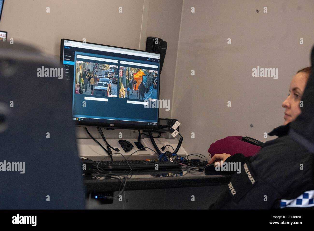 Brentwood Essex 14th Dec 2024 répression du crime de Noël par la police d'Essex en utilisant des fourgonnettes de reconnaissance faciale en direct (LFR) sur la rue High, Brentwood Essex crédit : Ian Davidson / Alamy Live News Banque D'Images