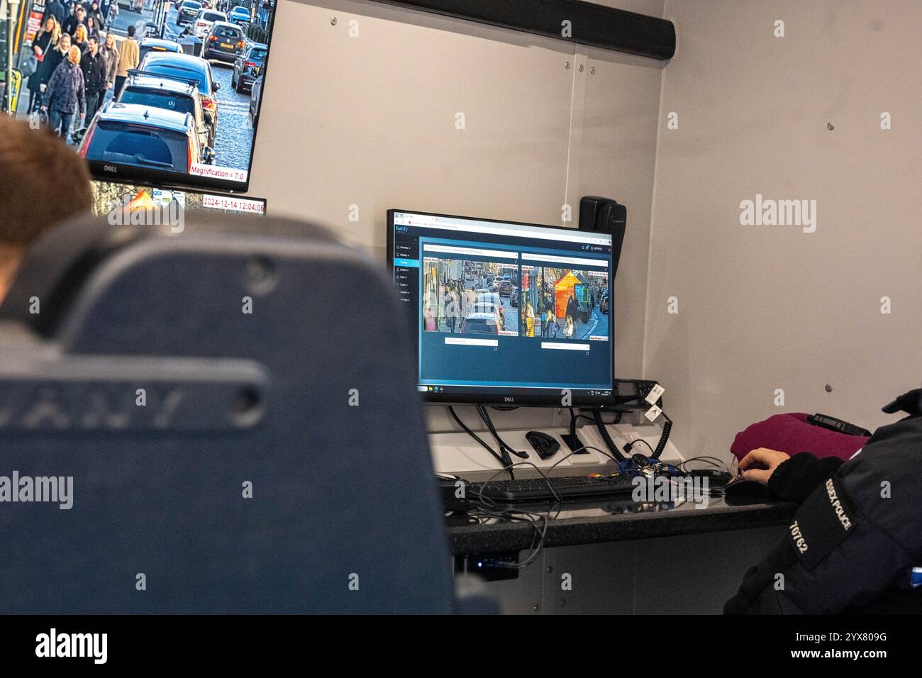 Brentwood Essex 14th Dec 2024 répression du crime de Noël par la police d'Essex en utilisant des fourgonnettes de reconnaissance faciale en direct (LFR) sur la rue High, Brentwood Essex crédit : Ian Davidson / Alamy Live News Banque D'Images