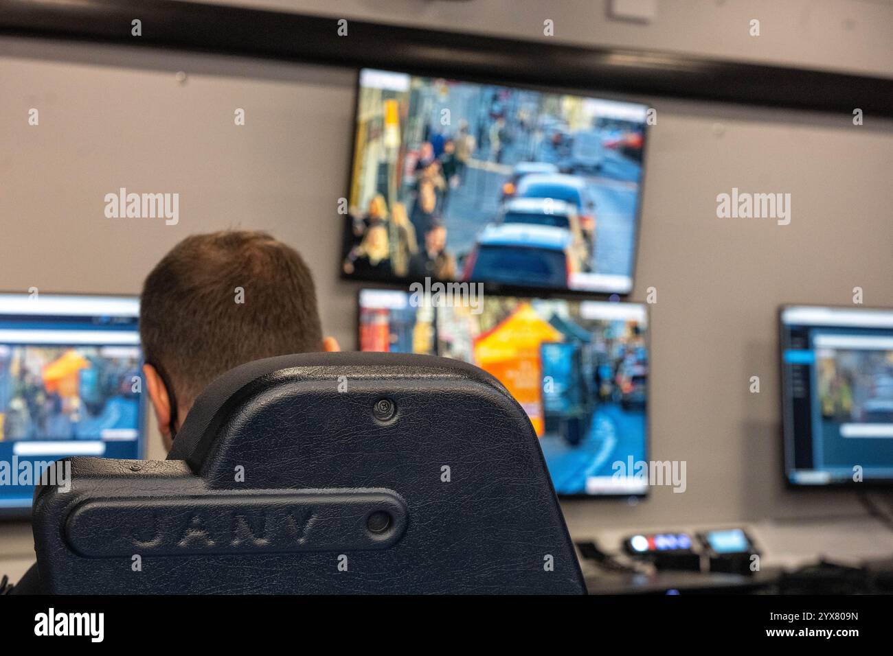 Brentwood Essex 14th Dec 2024 répression du crime de Noël par la police d'Essex en utilisant des fourgonnettes de reconnaissance faciale en direct (LFR) sur la rue High, Brentwood Essex crédit : Ian Davidson / Alamy Live News Banque D'Images