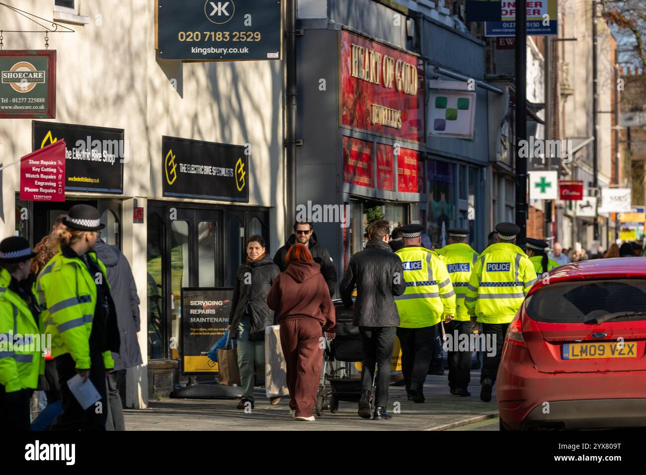 Brentwood Essex 14th Dec 2024 répression du crime de Noël par la police d'Essex en utilisant des fourgonnettes de reconnaissance faciale en direct (LFR) sur la rue High, Brentwood Essex crédit : Ian Davidson / Alamy Live News Banque D'Images