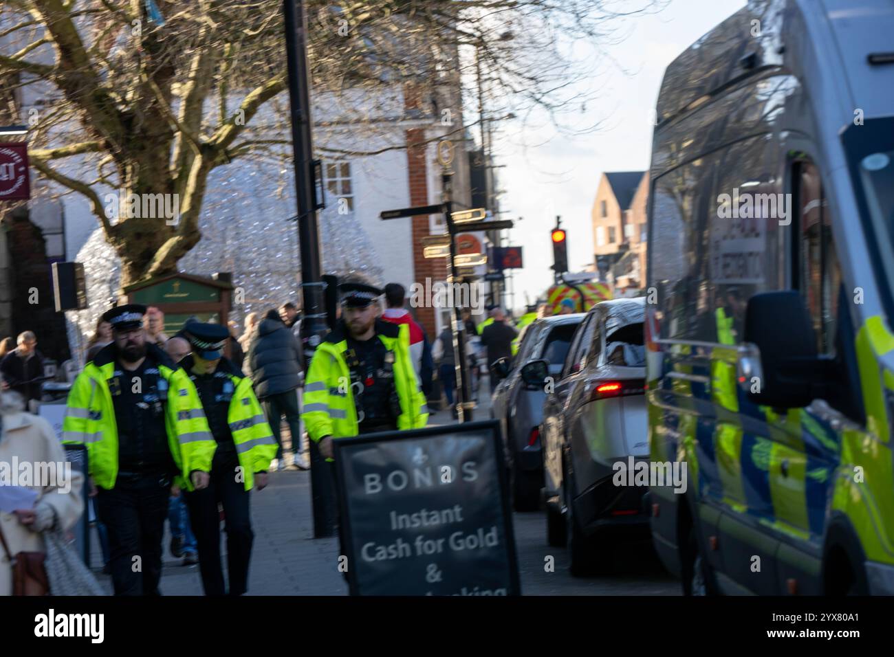 Brentwood Essex 14th Dec 2024 répression du crime de Noël par la police d'Essex en utilisant des fourgonnettes de reconnaissance faciale en direct (LFR) sur la rue High, Brentwood Essex crédit : Ian Davidson / Alamy Live News Banque D'Images