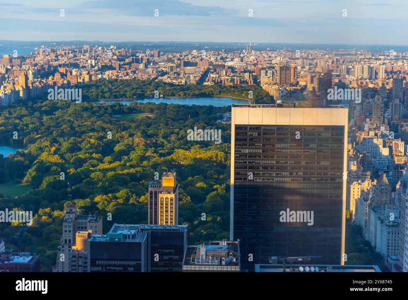 Vue aérienne du célèbre Central Park à Manhttan au coucher du soleil. New York, États-Unis Banque D'Images