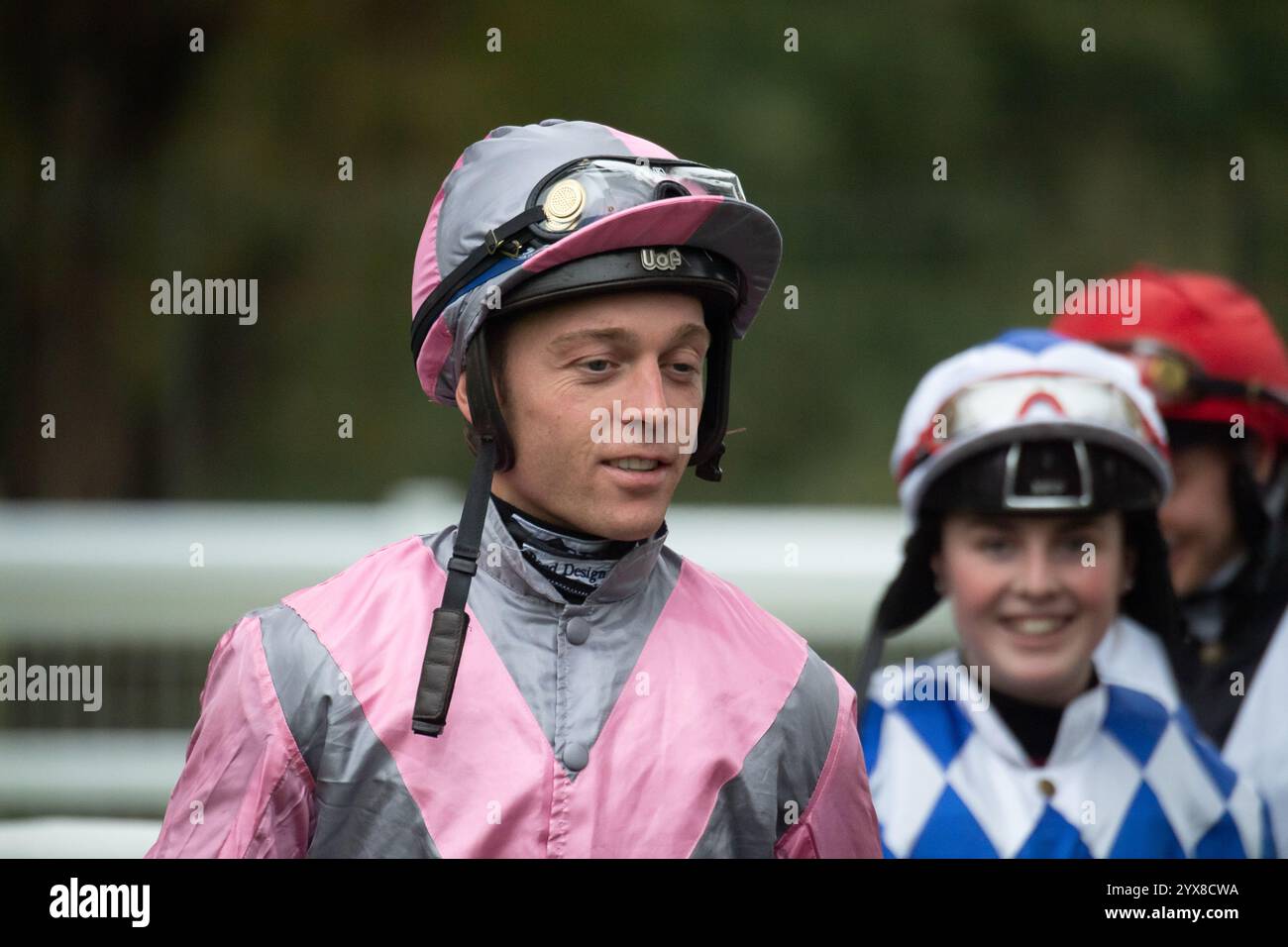 Windsor, Royaume-Uni. 14 octobre 2024. Jockey Ray Dawson dans le Parade Ring avant le Téléchargement de l'application at the courses handicap Stakes (classe 5) lors de la finale de la saison au Royal Windsor Racecourse à Windsor, Berkshire. Crédit : Maureen McLean/Alamy Banque D'Images