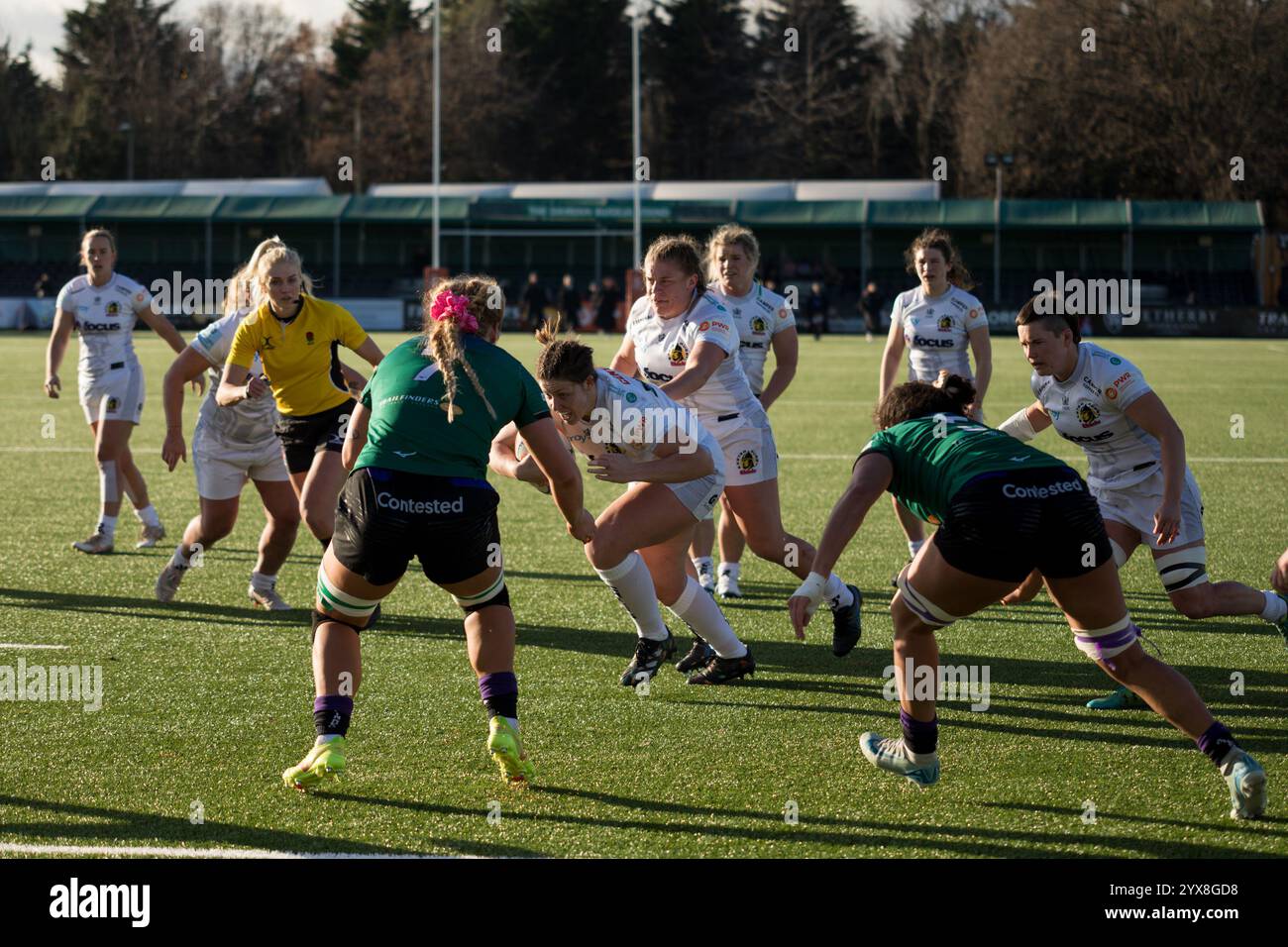 Londres, Royaume-Uni, 14 décembre 2024. Exeter Chiefs prop Hope Rogers attaque la ligne Ealing Trailfinders, Premiership Women's Rugby au Trailfinders Sports Club de Londres. Alex Williams / Alamy Live News Banque D'Images