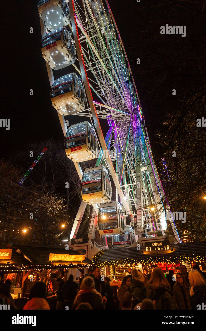Marché de Noël d'Édimbourg et la grande roue, Princes Street, Édimbourg, Écosse Banque D'Images