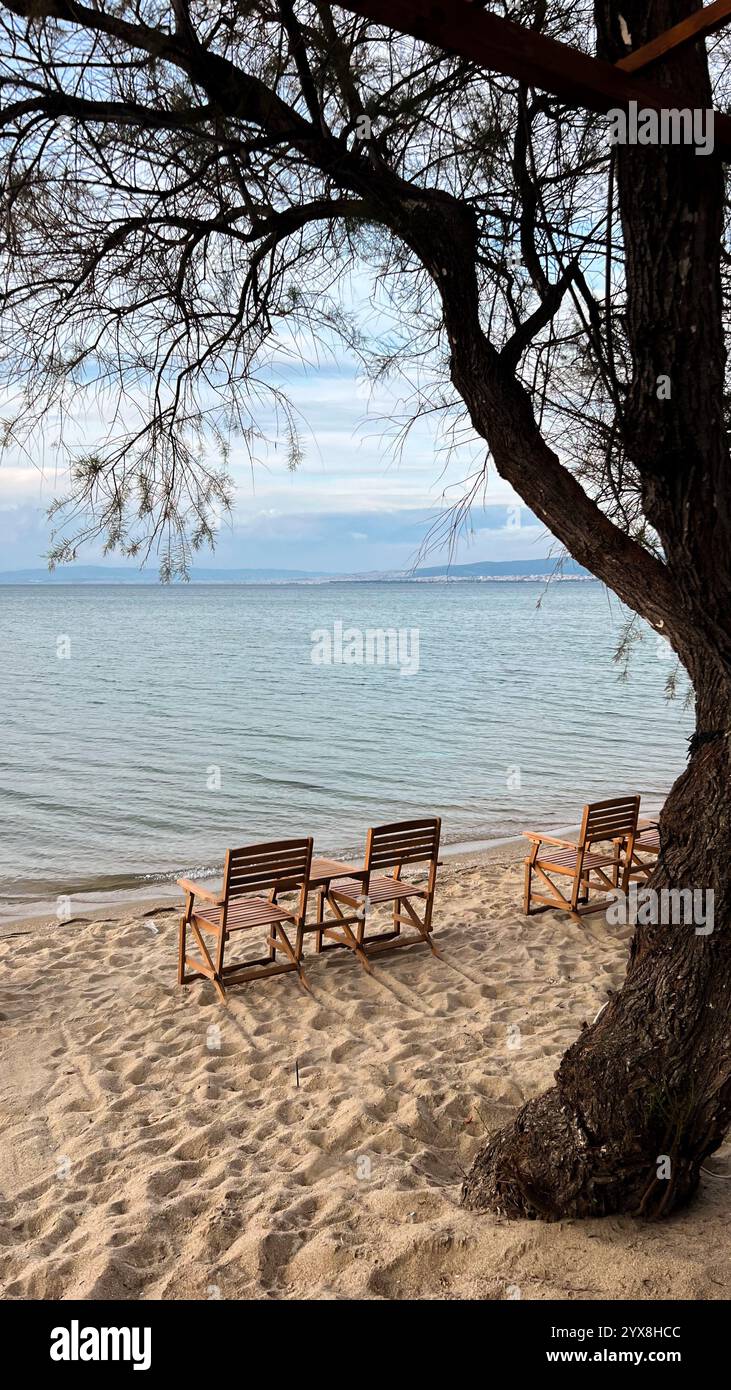 Bar de plage avec parasols en Grèce en été - Image de stock capturée avec un smartphone