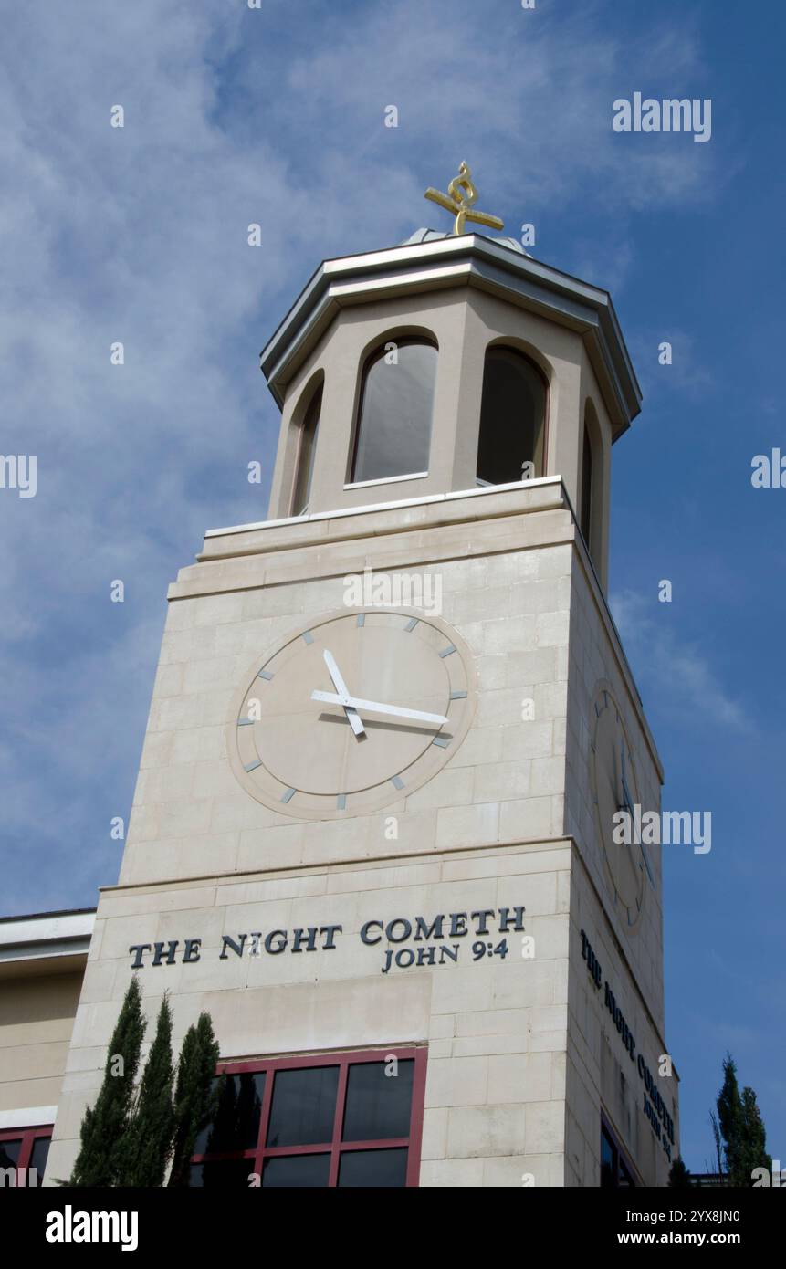 La tour de l'horloge du séminaire Truett sur le campus de l'Université Baylor est une nouvelle version d'un ancien design. Banque D'Images