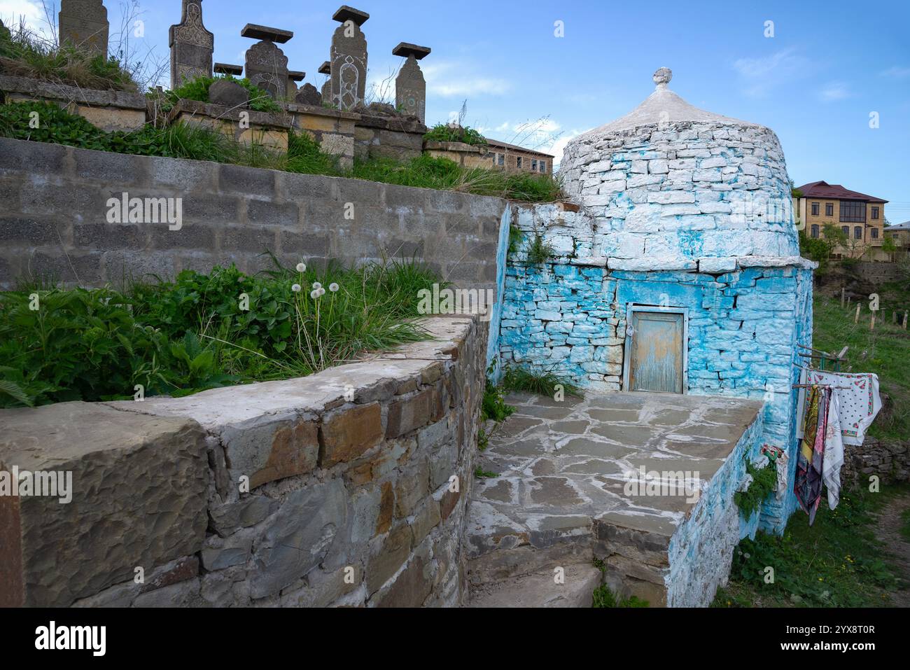 Un ancien mausolée au cimetière musulman de Kubachi. République du Daghestan Banque D'Images