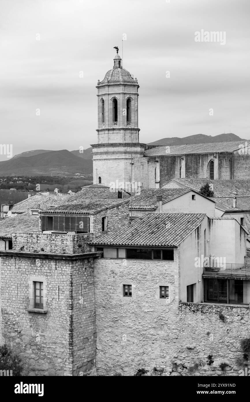 La tour de la cathédrale de Gérone ou de la cathédrale de Santa Maria de Gérone. Banque D'Images