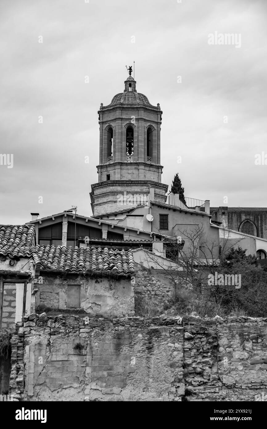 La tour de la cathédrale de Gérone ou de la cathédrale de Santa Maria de Gérone. Banque D'Images