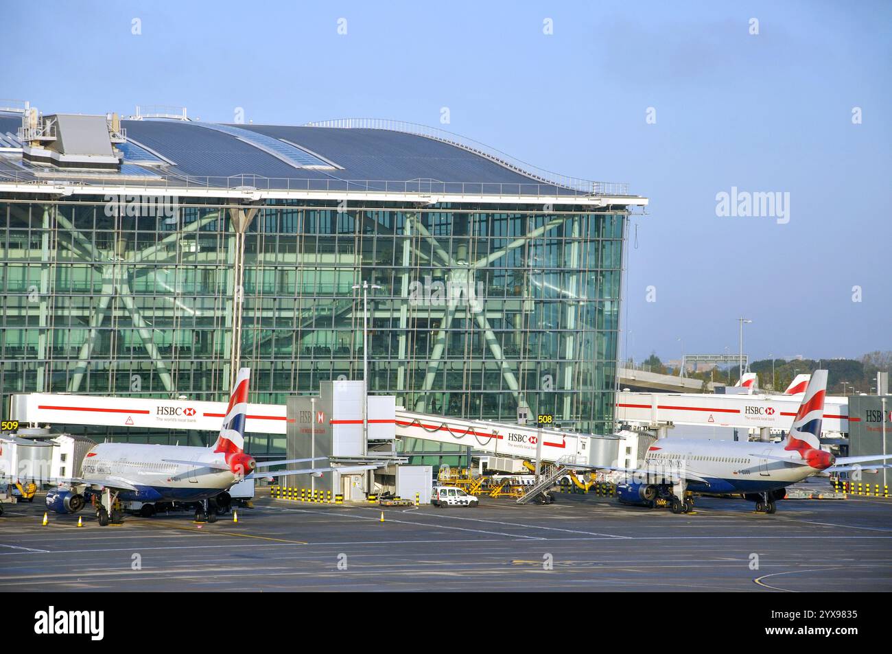 British Airways aux portes d'embarquement, terminal 5, aéroport d'Heathrow. London Borough of Hillingdon, Greater London, Angleterre, Royaume-Uni Banque D'Images