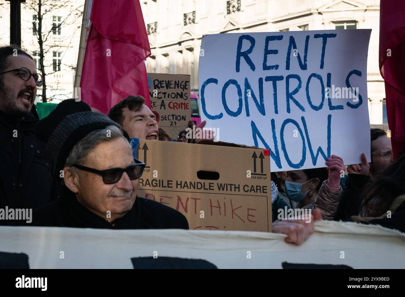 Londres, Royaume-Uni. 14 décembre 2024. Manifestation organisée par le London Renters Union contre l'augmentation du coût des logements et appelant à un contrôle des loyers pour réduire les coûts d'hébergement et pour la construction de plus de logements sociaux. Crédit : Ron Fassbender/Alamy Live News Banque D'Images
