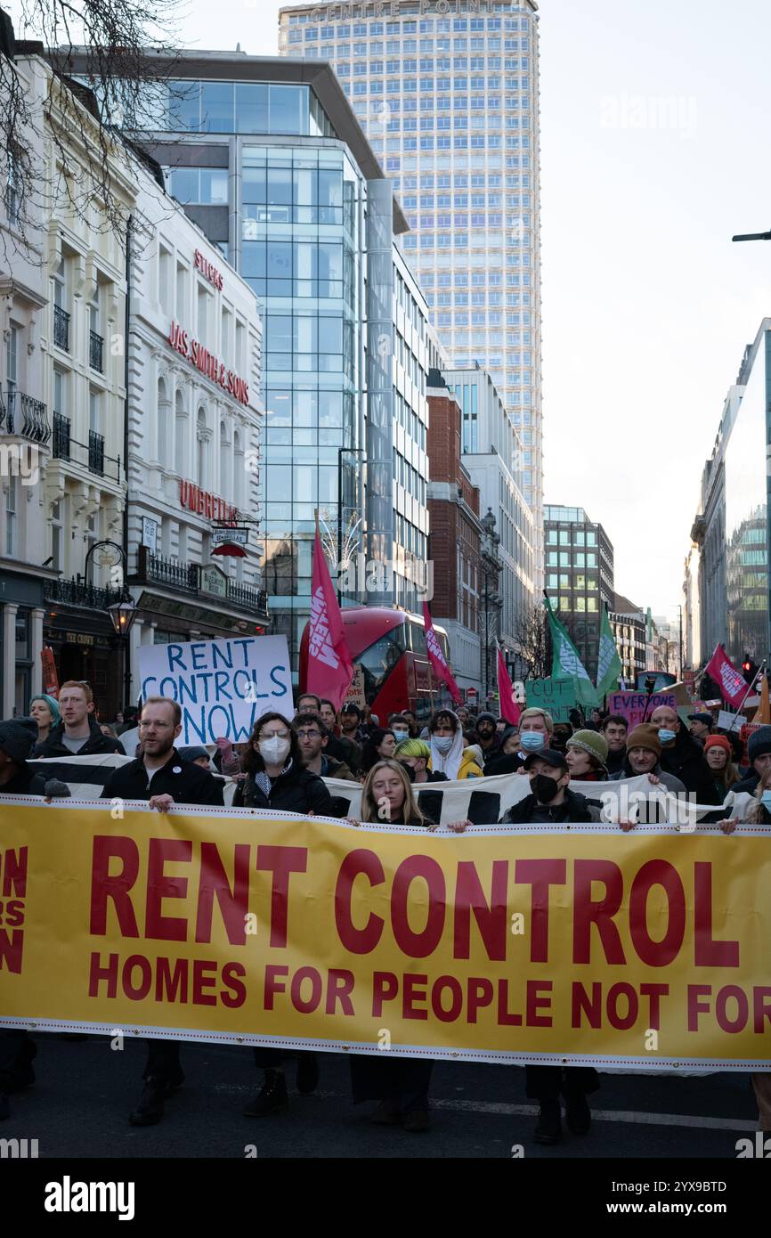 Londres, Royaume-Uni. 14 décembre 2024. Manifestation organisée par le London Renters Union contre l'augmentation du coût des logements et appelant à un contrôle des loyers pour réduire les coûts d'hébergement et pour la construction de plus de logements sociaux. Crédit : Ron Fassbender/Alamy Live News Banque D'Images