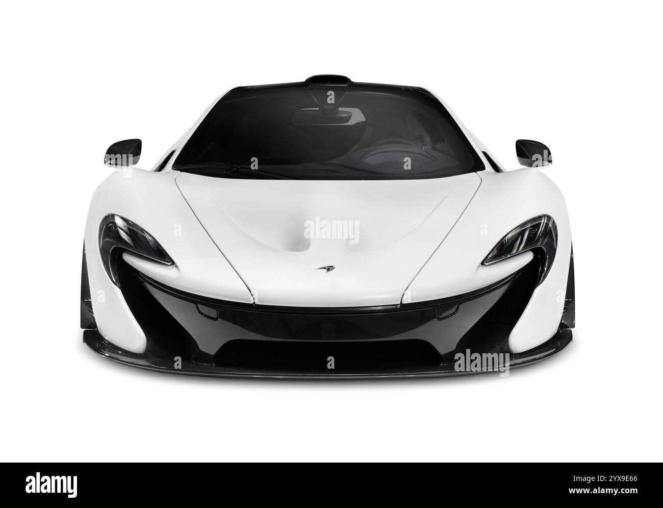 Blanc 2014 McLaren P1 Plug-in Hybrid supercar vue avant voiture de sport isolée sur fond blanc avec chemin de détourage Banque D'Images