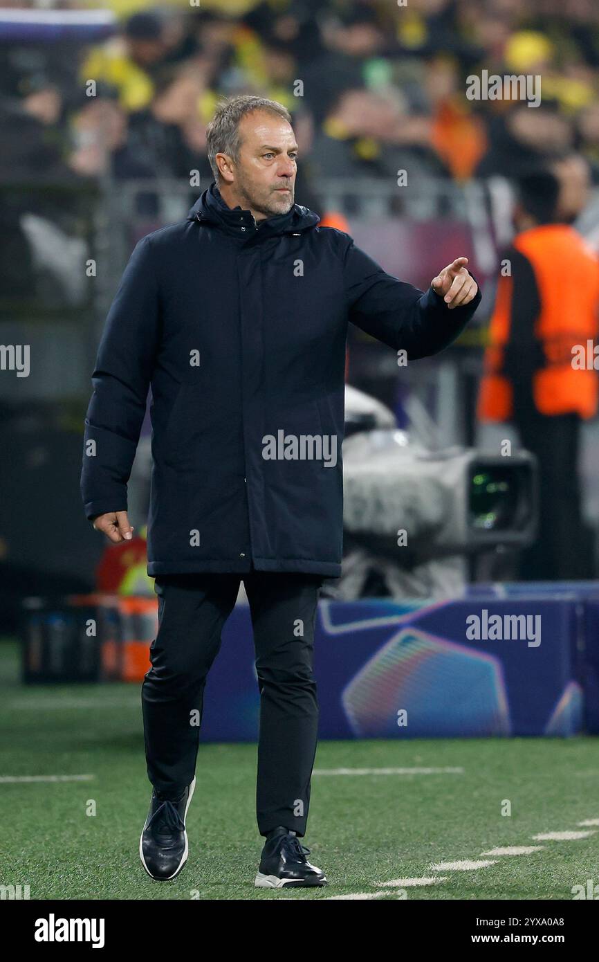 Dortmund, Ger. 11 décembre 2024. Bild : V.L. entraîneur Hans-Dieter Flick (FC Barcelone), 11.12.2024, Fussball, Ligue des Champions, Borussia Dormund - FC Barcelone, GER, Dortmund, signal Iduna Park. Crédit : HMB Media/Alamy Live News Banque D'Images