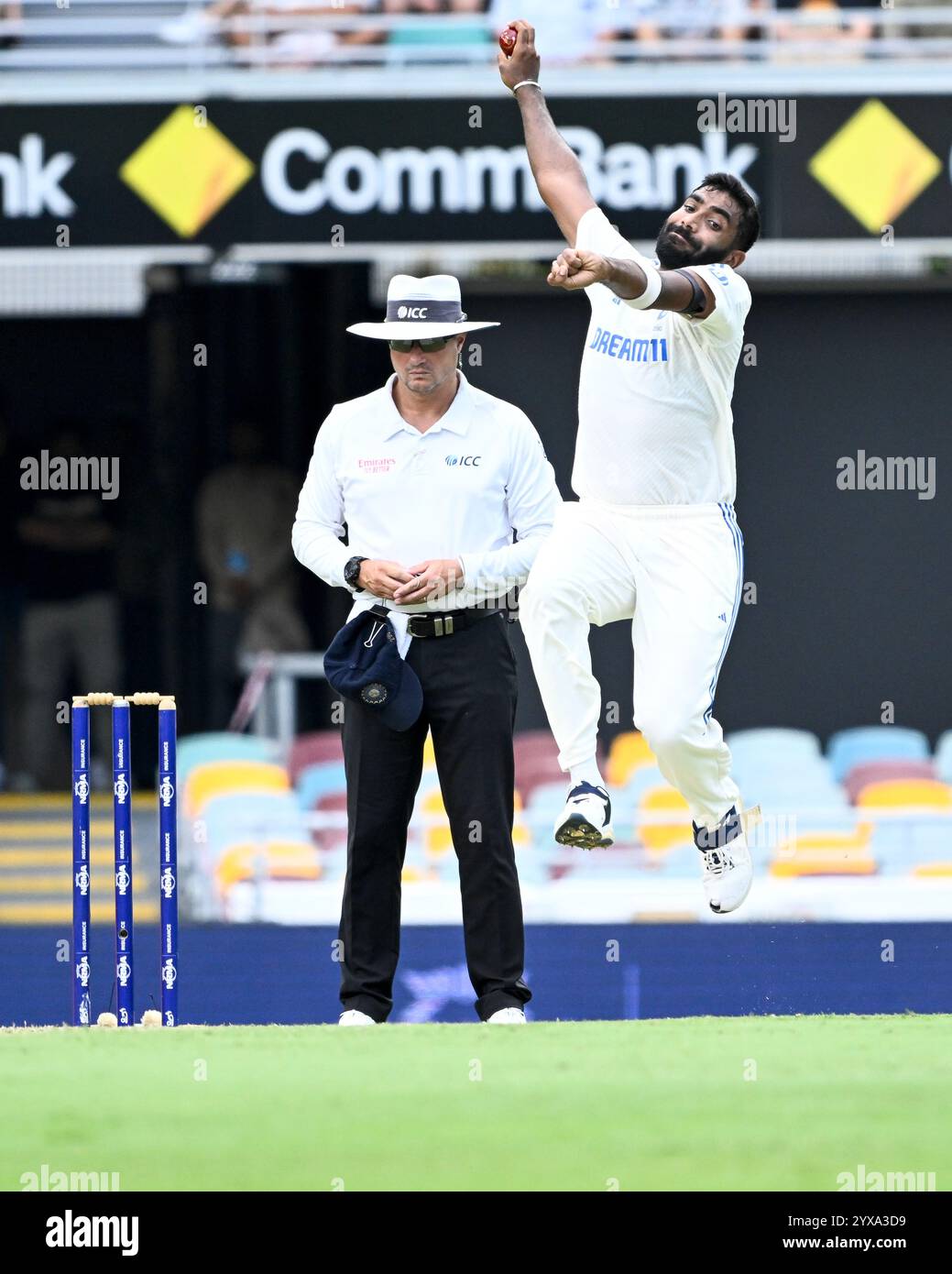 Le Gabba, Brisbane, Australie. 15 décembre 2024. International test Cricket, Australie contre Inde 3e jour de test 2 ; Jasprit Bumrah of India Bowling Credit : action plus Sports/Alamy Live News Banque D'Images