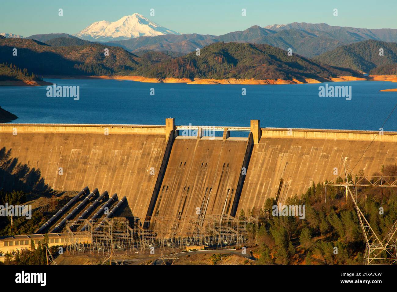 Barrage de Shasta, Whiskeytown-Shasta-Trinity National Recreation Area, Californie Banque D'Images