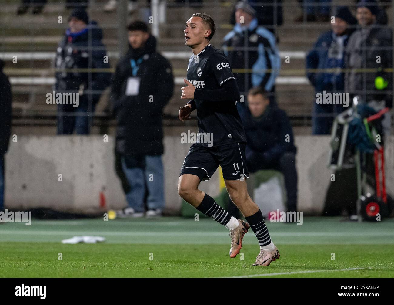 Dominik Steczyk (SC Verl, no 11). GER, TSV 1860 Muenchen gegen SC Verl, Fussball, 3. Bundesliga, 18 ans. Spieltag, saison 2024/2025, 14.12.2024. (LA RÉGLEMENTATION DFB DU DFL INTERDIT TOUTE UTILISATION DE PHOTOGRAPHIES COMME SÉQUENCES D'IMAGES ET/OU QUASI-VIDÉO). Foto : Eibner-Pressefoto/Heike Feiner Banque D'Images