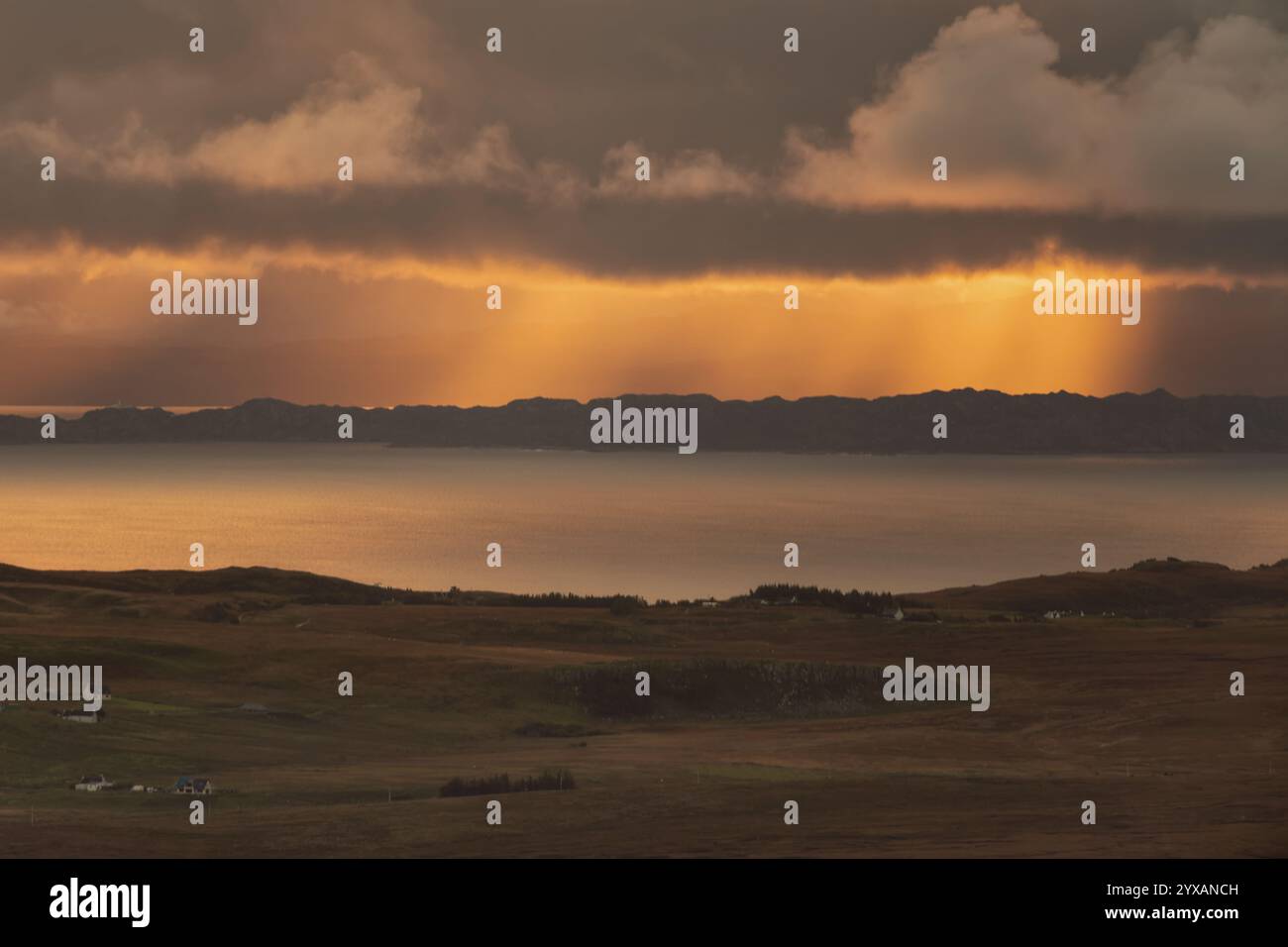 Lever de soleil sur les montagnes Quiraing à Skye Island, Écosse Banque D'Images