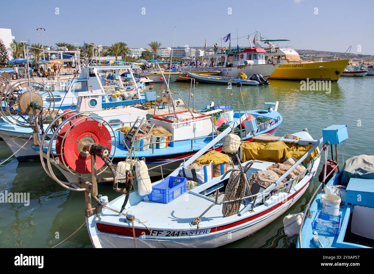 Bateaux de pêche en bois, port d'Ayia Napa, Ayia Napa, Chypre, District de Famagouste Banque D'Images