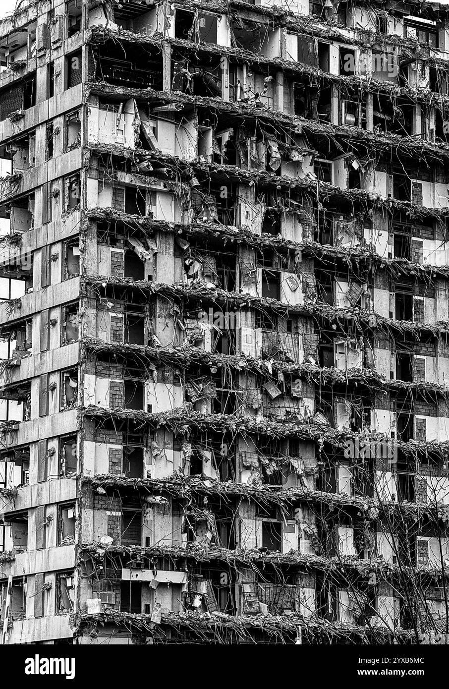 Démolition de l'ancien Royal Liverpool Hospital montrant les étages et les salles de la tour - Image de stock capturée avec un smartphone