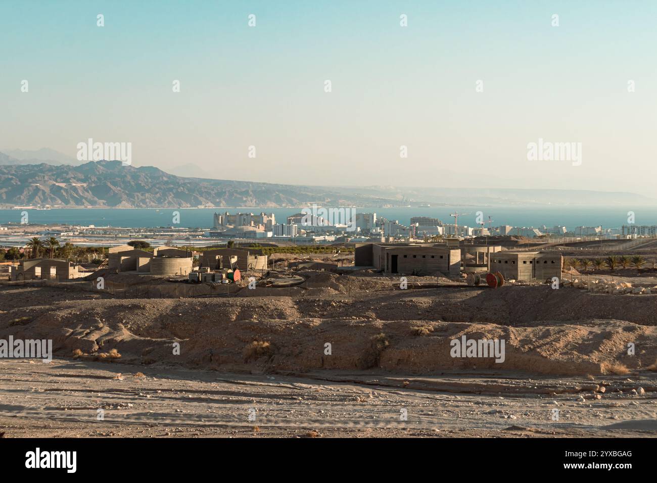 Eilat, Israël- 1er novembre 2024 : vue d'ensemble de la ville du sud d'Eilat à l'affût des célèbres hôtels et monuments Banque D'Images