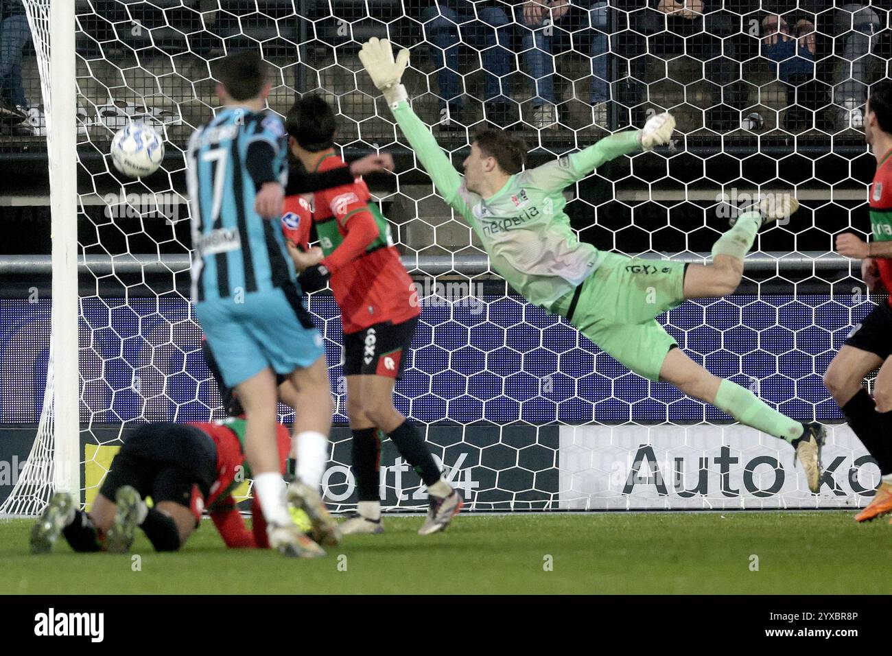 NIMÈGUE - Pelle Clément du Sparta Rotterdam fait le 0-1 lors du match Néerlandais Eredivisie entre N.E.C Nimègue et Sparta Rotterdam au de Goffert le 15 décembre 2024 à Nimègue, pays-Bas. ANP JEROEN PUTMANS Banque D'Images