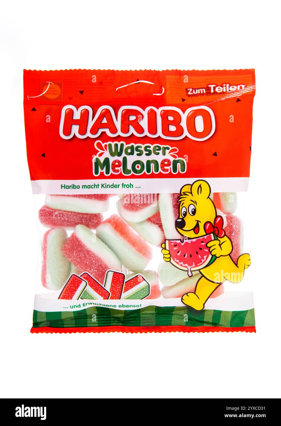 LONDRES, Royaume-Uni - 09 DÉCEMBRE 2024 : paquet de bonbons gélifiés à la gelée Haribo avec saveur de pastèque sur blanc. Banque D'Images