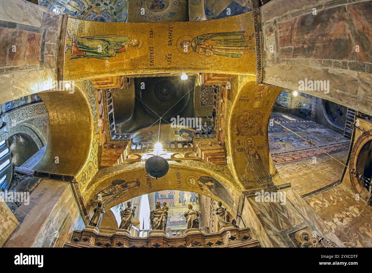 VENISE, ITALIE - 17 MARS 2023 : intérieur de la cathédrale patriarcale médiévale Basilique Saint-Marc (Basilica Cattedrale Patriarcale di San Marco), Banque D'Images