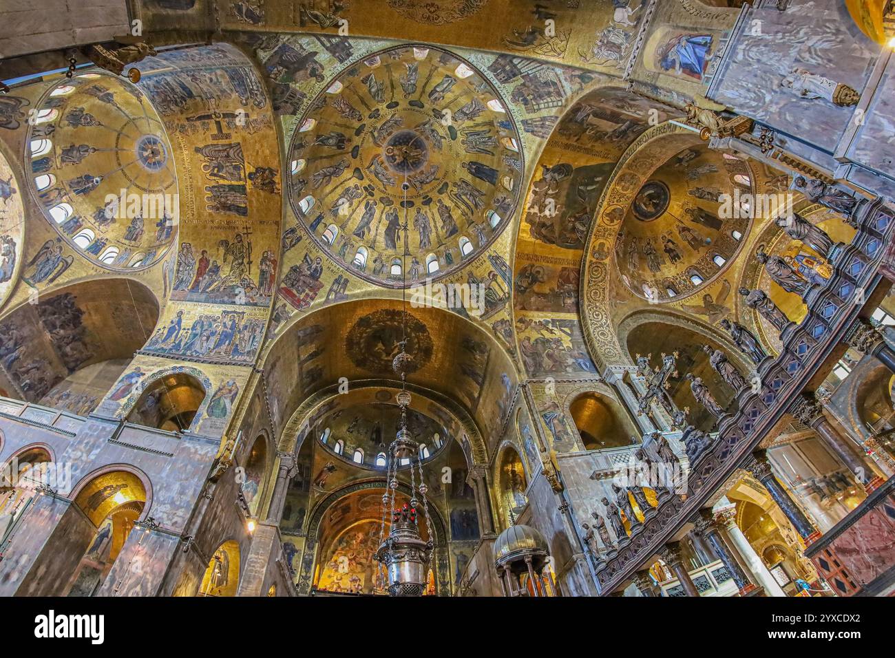 VENISE, ITALIE - 17 MARS 2023 : intérieur de la cathédrale patriarcale médiévale Basilique Saint-Marc (Basilica Cattedrale Patriarcale di San Marco), Banque D'Images