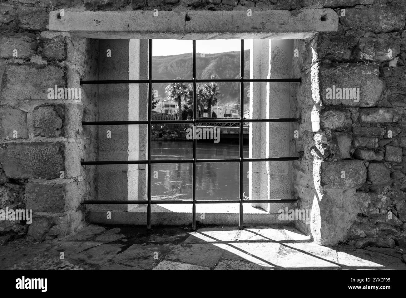 Les fortifications de Kotor sont un système de fortifications historique intégré qui protégeait la ville médiévale de Kotor, au Monténégro. Banque D'Images