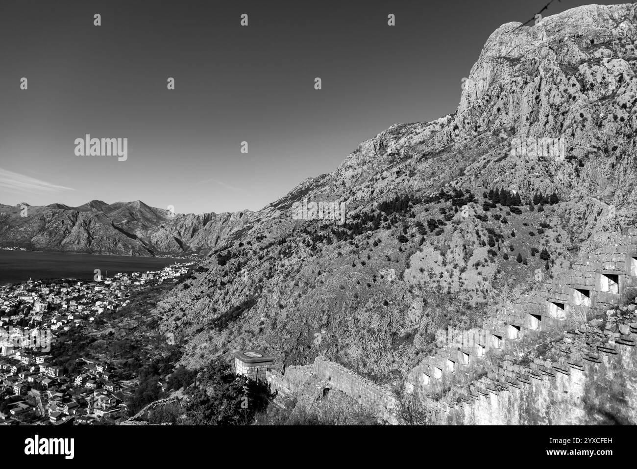 Les fortifications de Kotor sont un système de fortifications historique intégré qui protégeait la ville médiévale de Kotor, au Monténégro. Banque D'Images