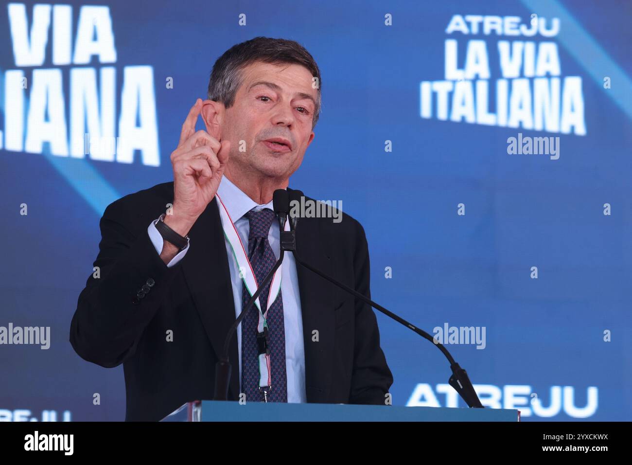 Rome, Italie 15.12.2024 : Maurizio Lupi prend la parole lors de l'événement politique organisé par le parti au pouvoir Fratelli D'Italia appelé Atreju 2024 à la Banque D'Images