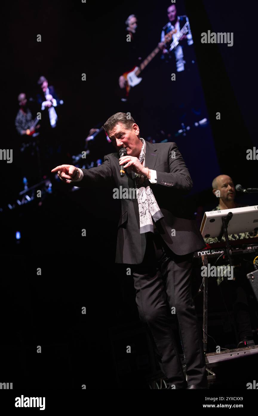 Londres, Royaume-Uni. 15e Dicember 2024. C'est la soirée de renaissance des années 80 à l'O2 Arena alors que Tony Hadley, ancien chanteur du Spandau Ballet, ouvre pour culture Club. Cristina Massei/Alamy Live News. Banque D'Images