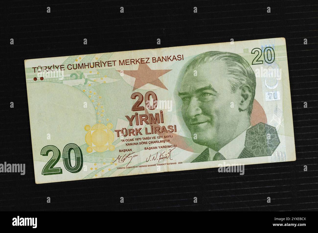 Turquie billet de banque de 20 lires de 2009 représentant le portrait du président Mustafa Kemal Ataturk Banque D'Images