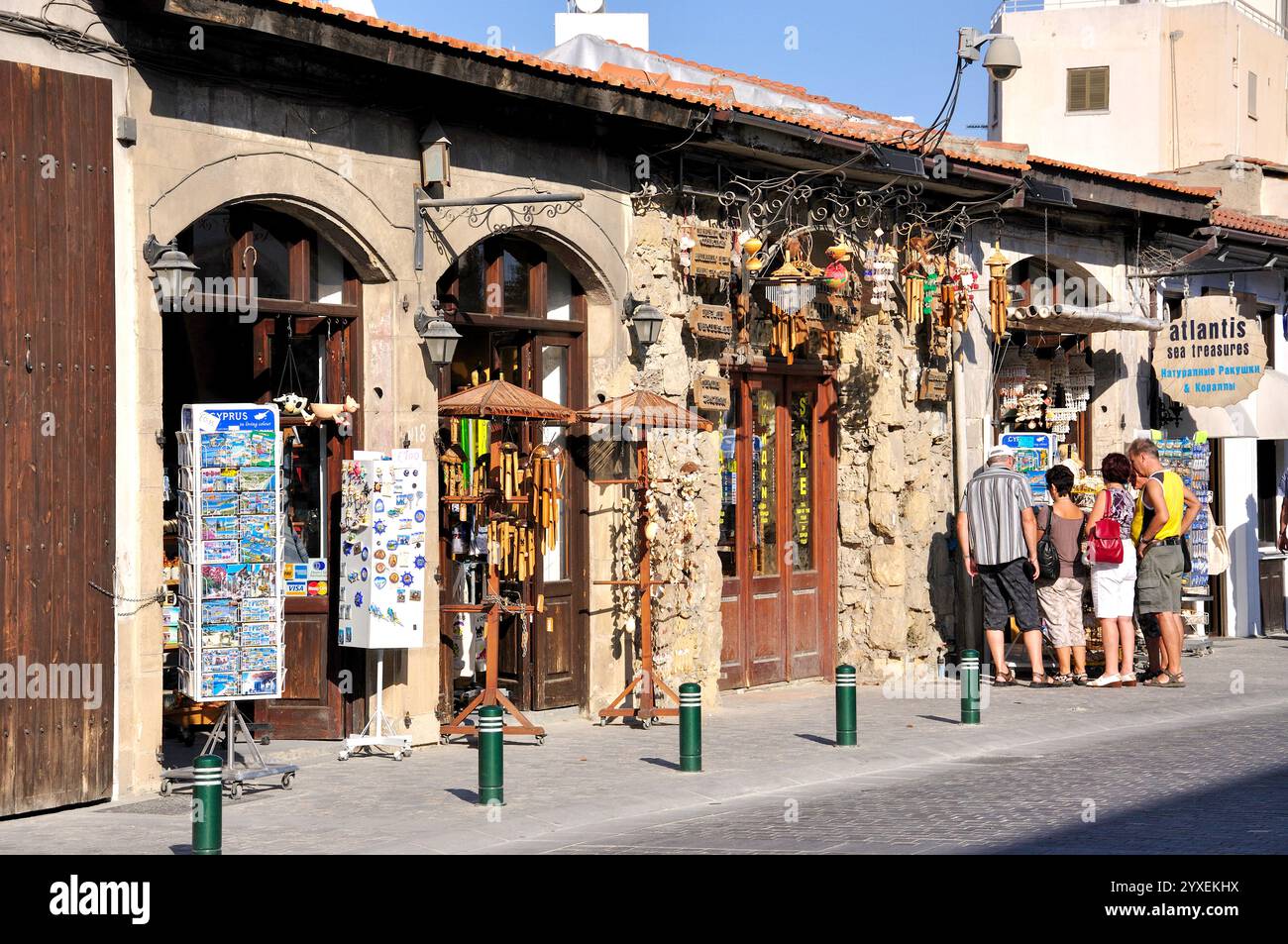 Magasins en bord de mer, Larnaka, district de Larnaka, République de Chypre Banque D'Images