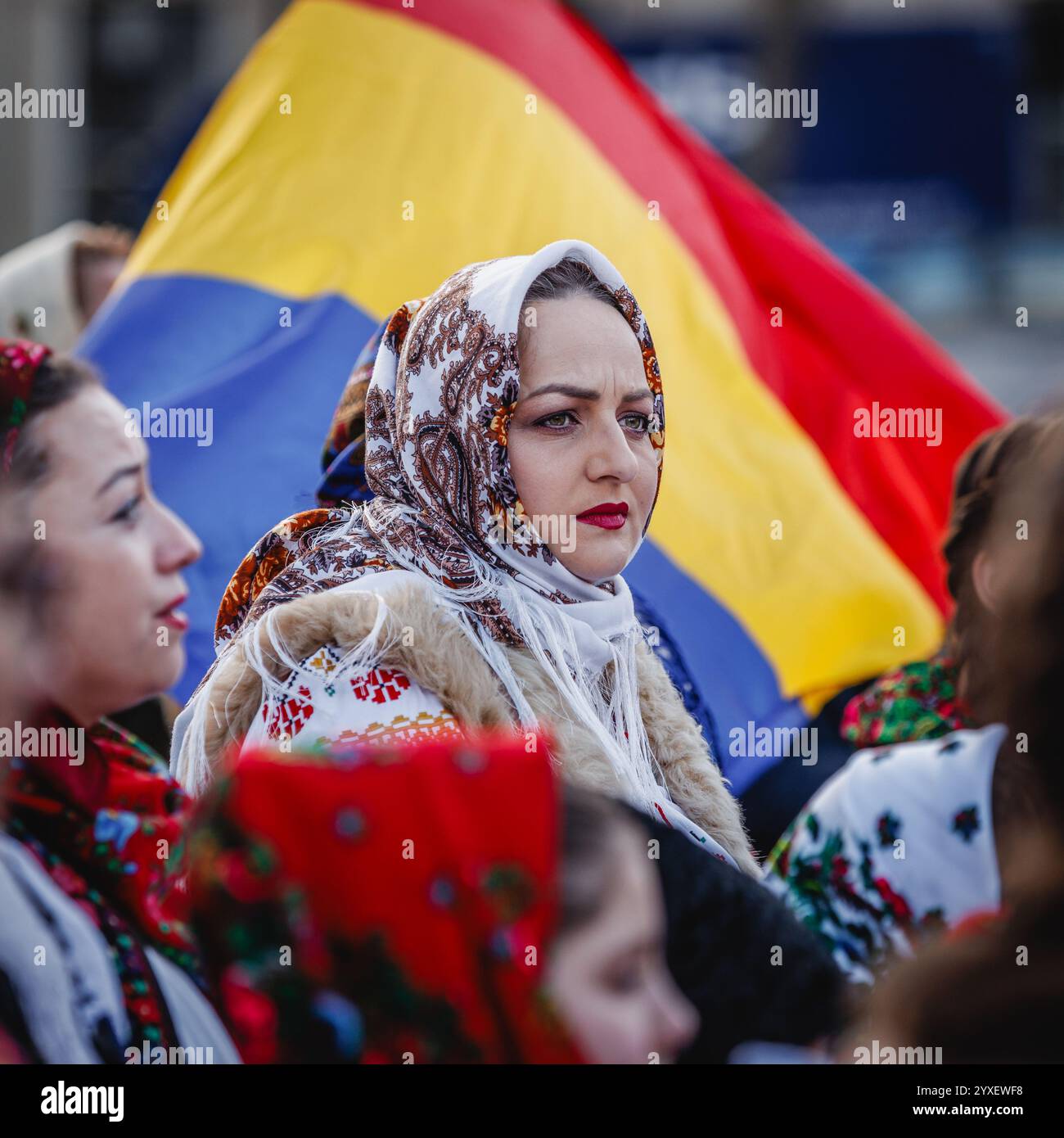 Une dame de la première chorale communautaire roumaine de chanteurs de chants de chant. Banque D'Images