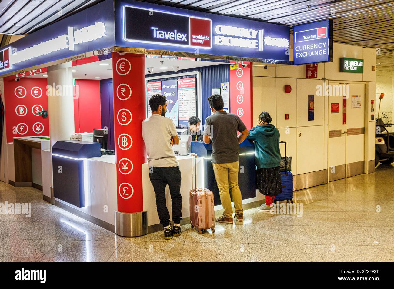 Bureau de change Travelex à l'aéroport de Kuala Lumpur, Malaisie Banque D'Images