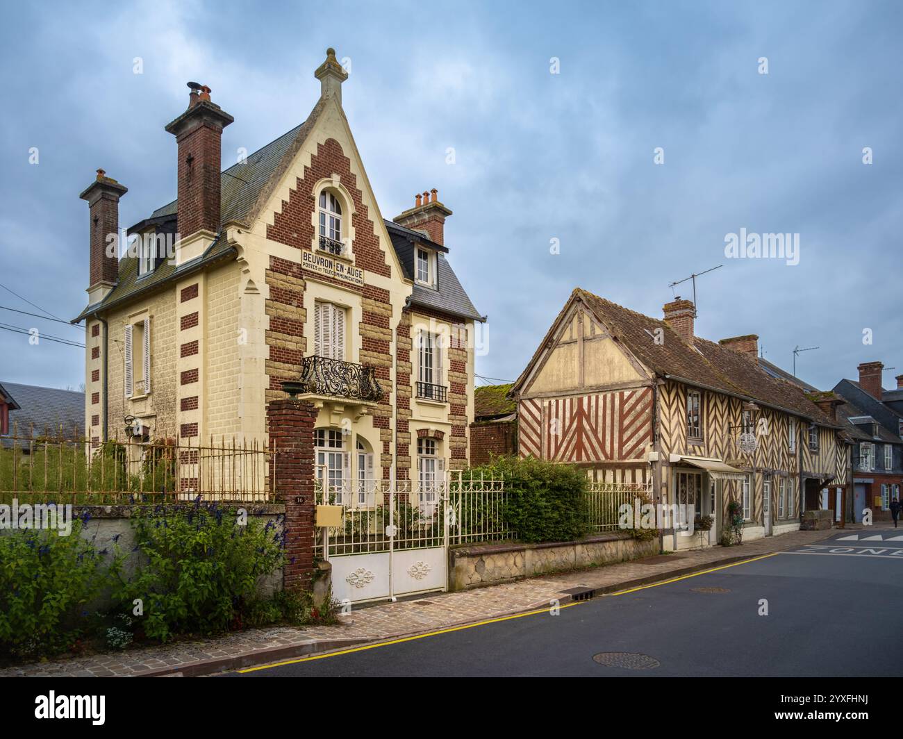 Bureau de poste, Beuvron en Auge, Normandie, France, Banque D'Images
