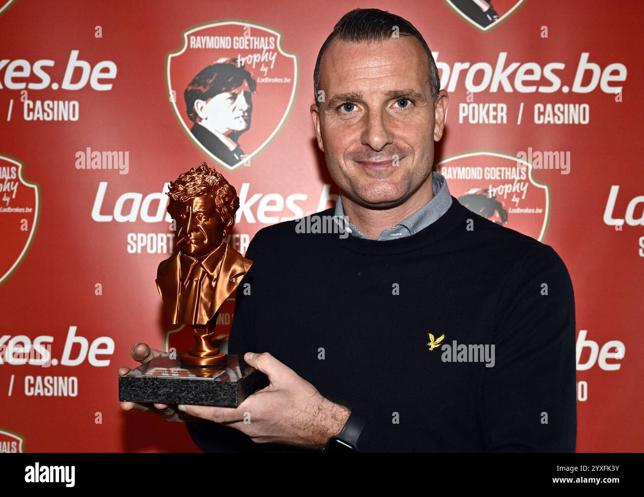 Grimbergen, Belgique. 16 décembre 2024. L'entraîneur-chef du club, Nicky Hayen, pose pour le photographe lors d'une cérémonie pour le trophée Raymond Goethals et le Prix Dominique D'Onofrio, lundi 16 décembre 2024, à Grimbergen. Le trophée Raymond Goethals est réservé aux coachs belges, actifs en Belgique ou à l’étranger. Le Prix Dominique D'Onofrio est réservé aux débutants de la Jupiler Pro League et âgés de moins de 20 ans. BELGA PHOTO ERIC LALMAND crédit : Belga News Agency/Alamy Live News Banque D'Images