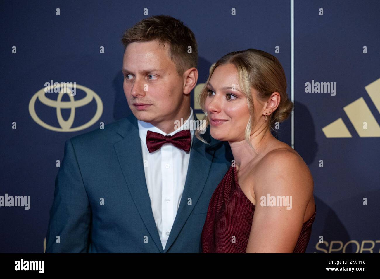 Lisa Mayer (Leichtathletik, Sprinterin) mit Begleitung auf dem roten Teppich, GER, Sportler des Jahres 2024, Gala im Kurhaus Baden Baden, 15.12.2024 Foto : Eibner-Pressefoto/Michael Memmler Banque D'Images