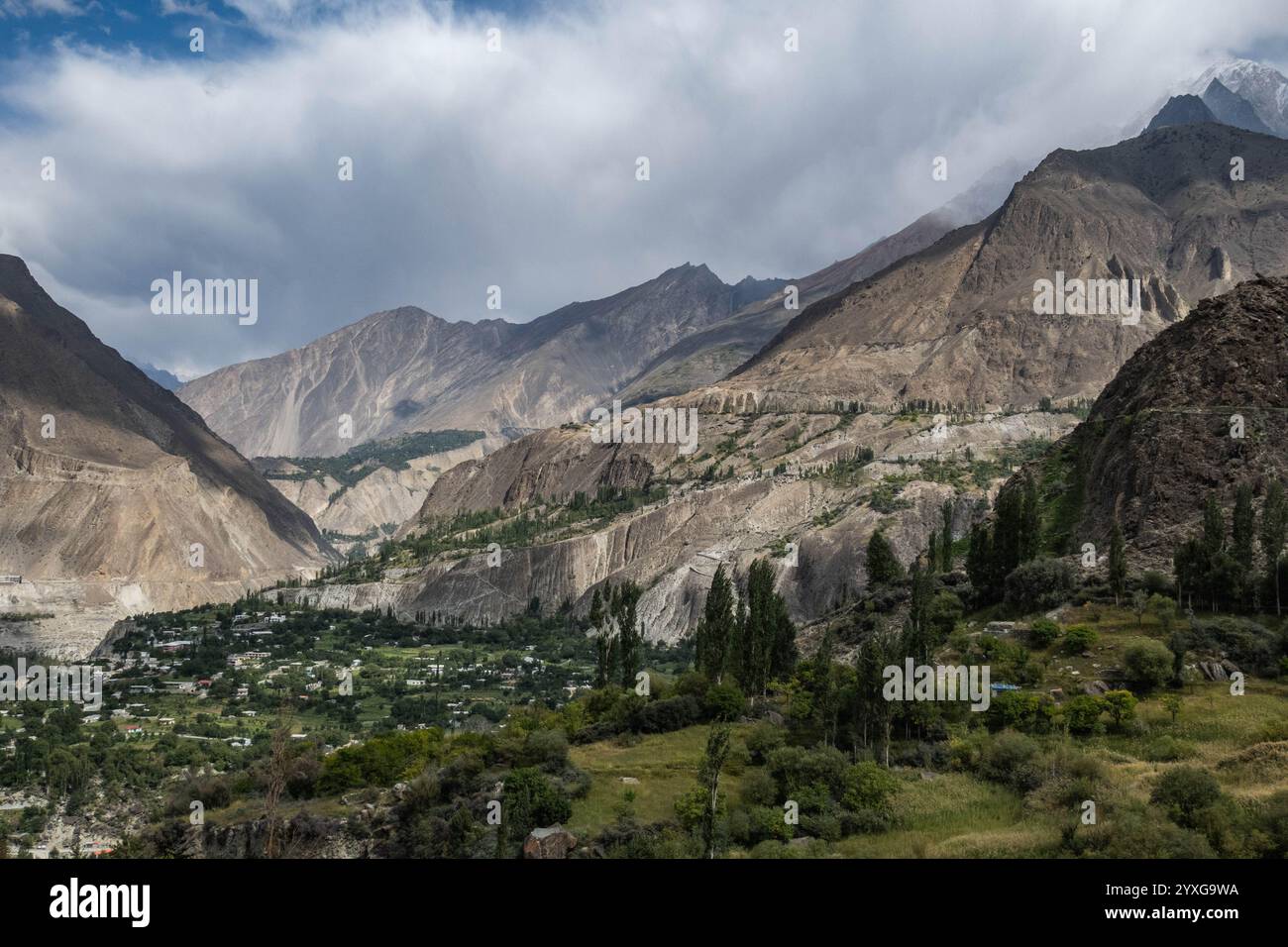 Vue du village de Minapin, Nagar, Baltistan, Pakistan Banque D'Images