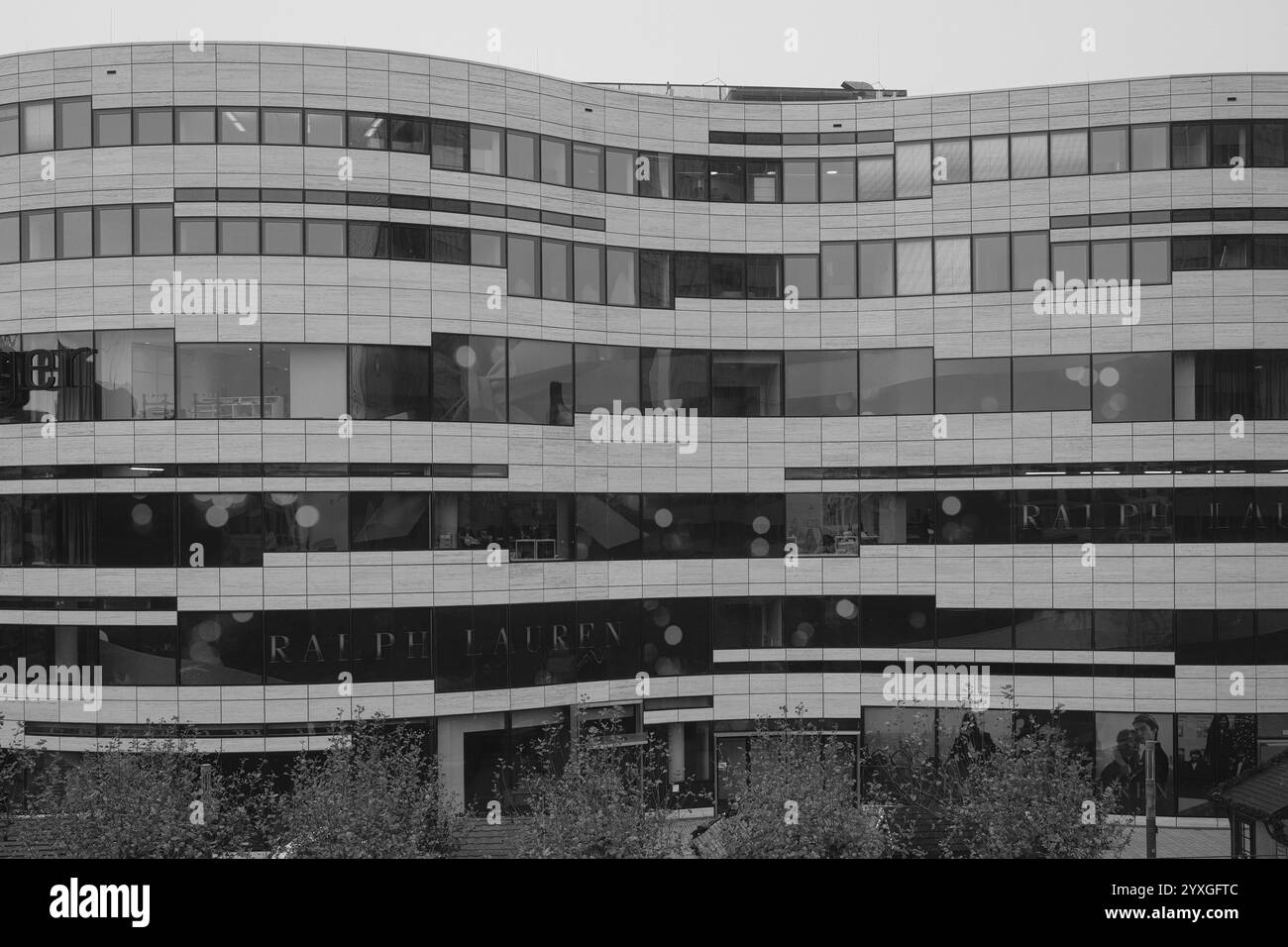 Bâtiment des grands magasins de luxe Breuninger, noir et blanc, Duesseldorf, Allemagne, Europe Banque D'Images