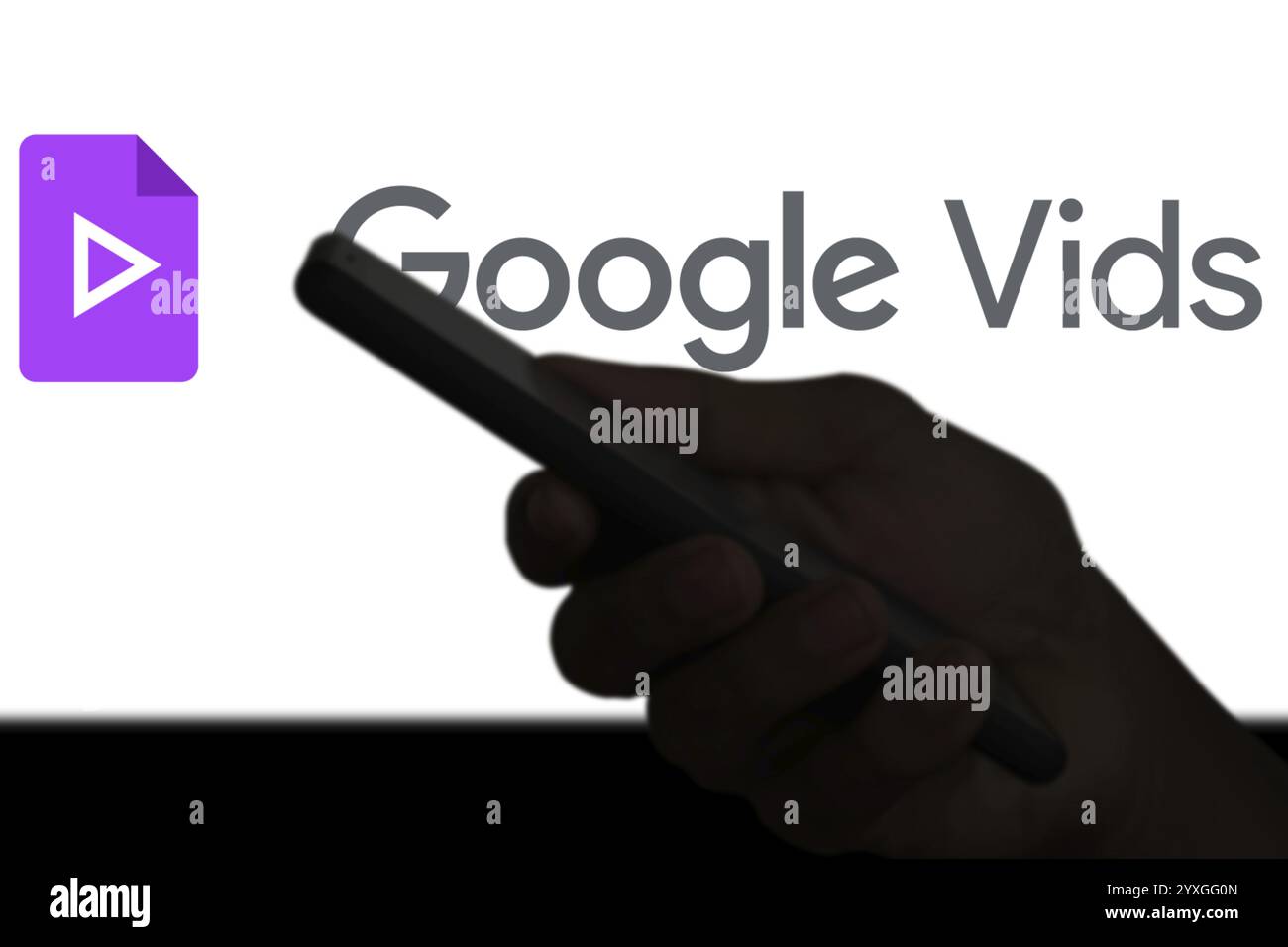 Logo Google Vids sur smartphon, Google Vids est une application de création vidéo en ligne incluse dans la suite Google Workspace. Banque D'Images