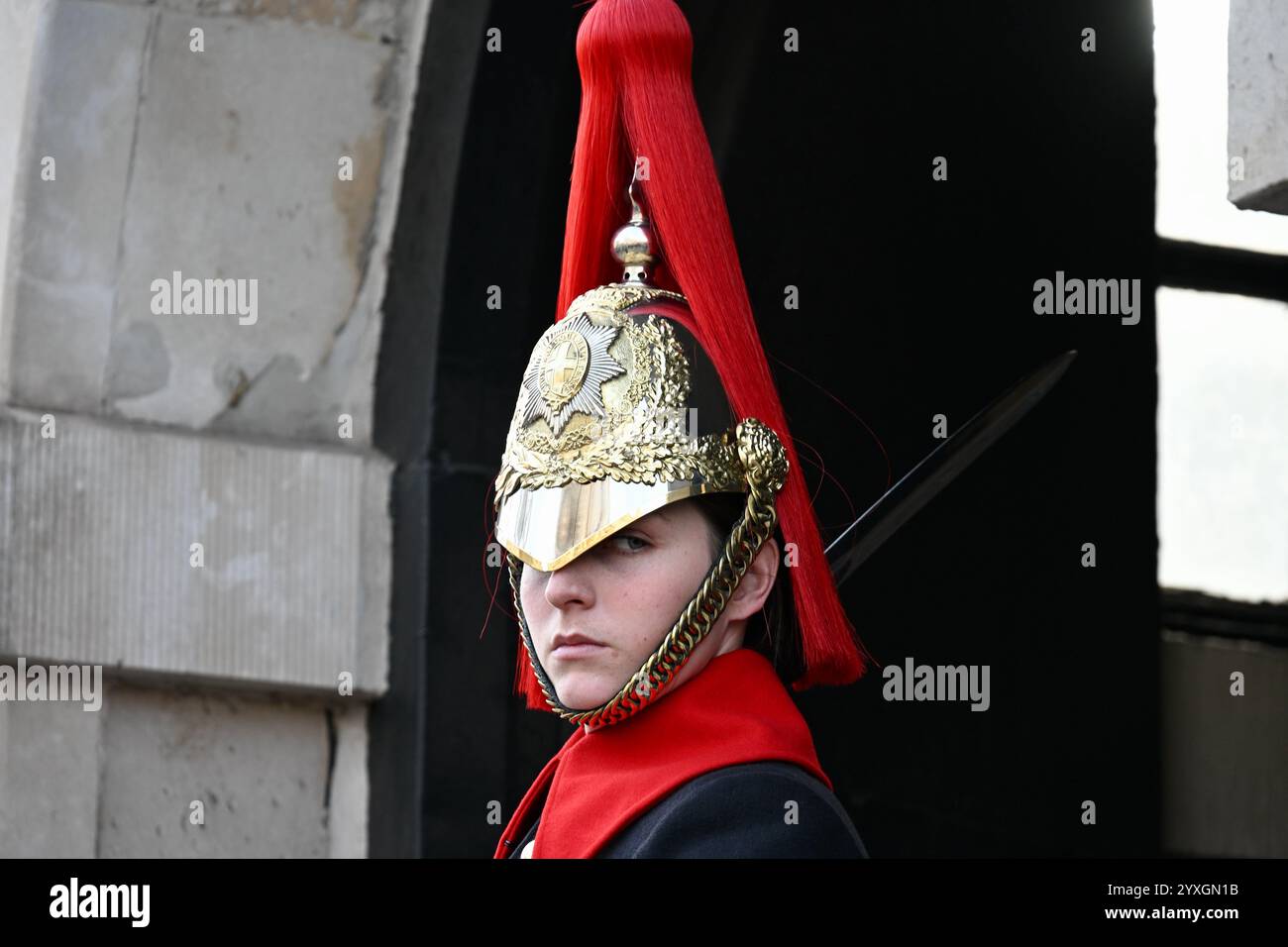 Soldat féminin, sauveteur du roi, Household Cavalry, Whitehall, Londres, ROYAUME-UNI Banque D'Images