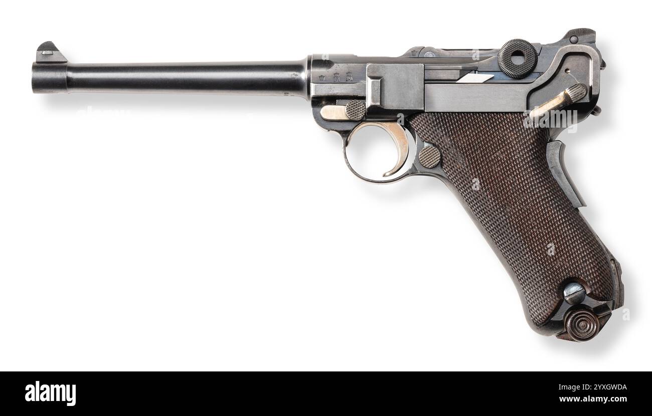Plan en studio d'un DWM Mod. 04 Marine Luger arme courte de pistolet historique sur fond blanc avec ombre à frapper Banque D'Images